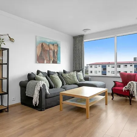 Bright 1br With A View